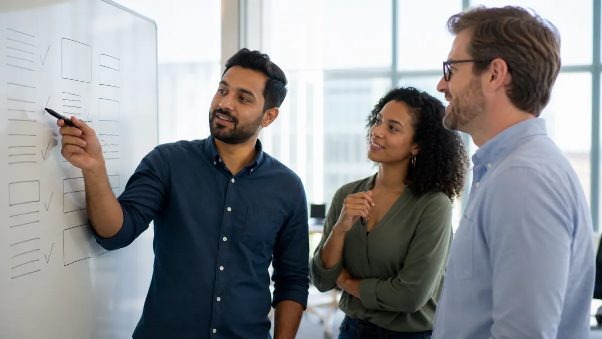 Internal Communication Strategy: How to Build One (2026)