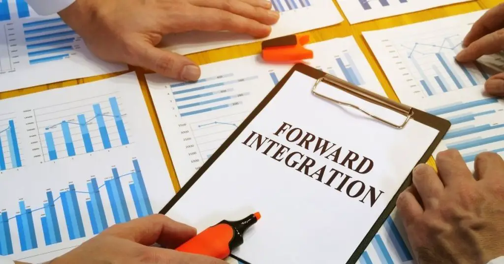 Backward integration vs. forward integration