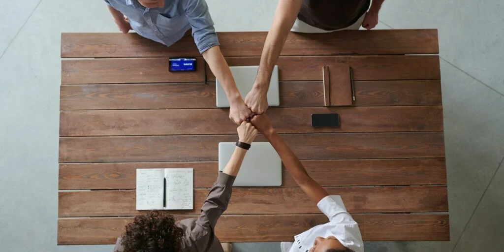 Example of Nonverbal communication in the workplace