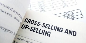 cross selling vs upselling