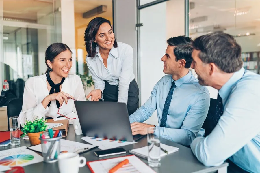 Pros and Cons of Transformational Leadership: Key Insights 2 Pros and Cons of Transformational Leadership 3