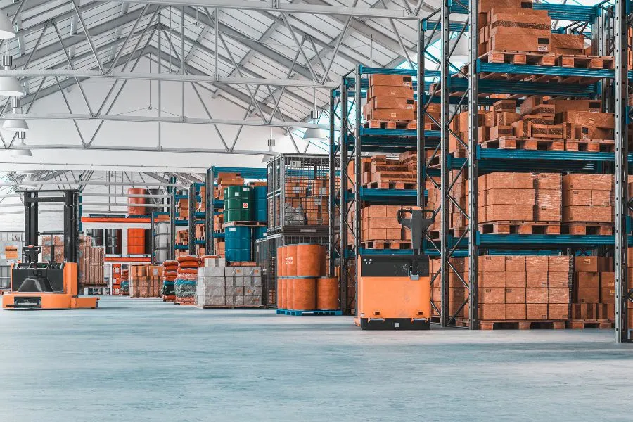 Retailing vs Wholesaling: An In-Depth Comparison 2 Retailing vs Wholesaling